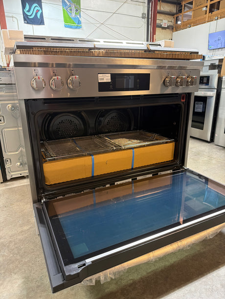 Frigidaire GCFD3661AF 36 Inch Freestanding Dual Fuel Range with 6 Sealed Burners, 4.6 cu. ft. Convection Oven - Open Box, showing interior.