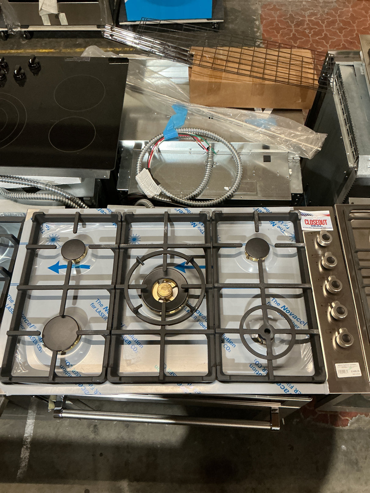 Bertazzoni PROF365QBXT Gas Cooktop, 36  Inch (Open Box / Scratch & Dent)