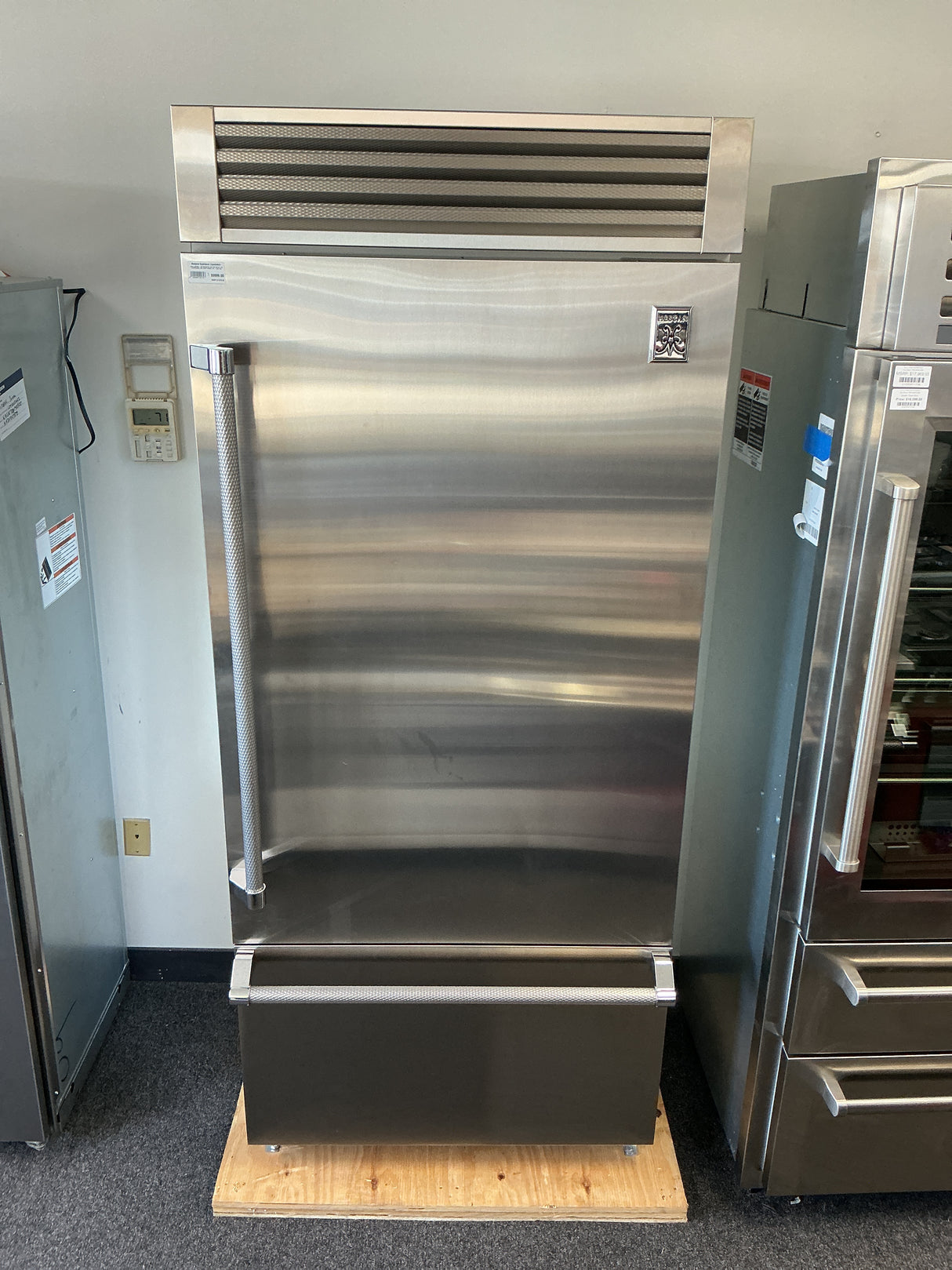 Hestan KRPR36 Built-In Bottom Freezer Refrigerator (Open-Box / Scratch & Dent)