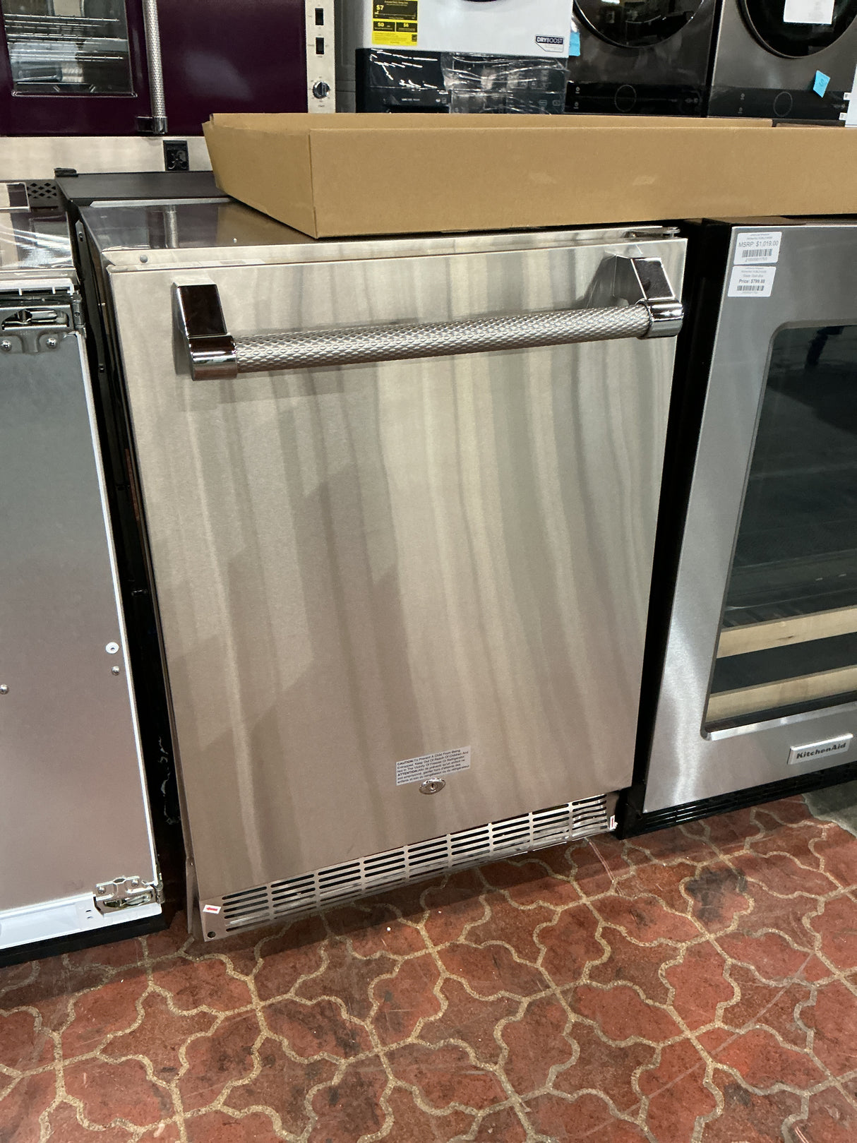Hestan ERS24 Undercounter Refrigerator (Open Box / Scratch & Dent)