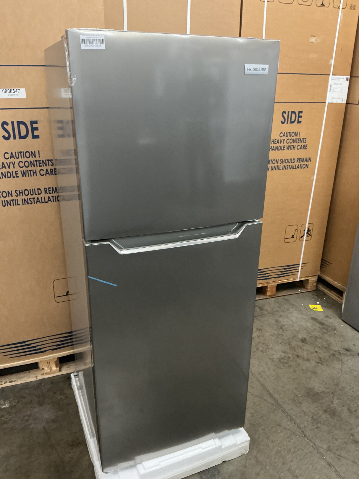 Frigidaire FFET1022UV Top Freezer Refrigerator (Open Box / Scratch & Dent)
