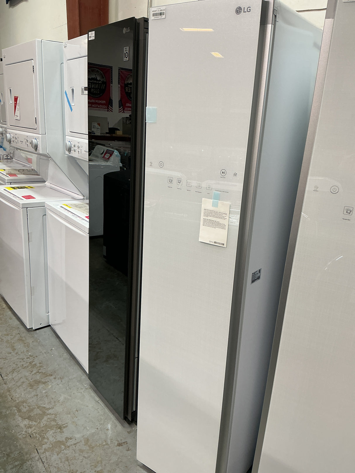 LG S3WFBN Garment Steamer (Open-Box / Scratch & Dent)