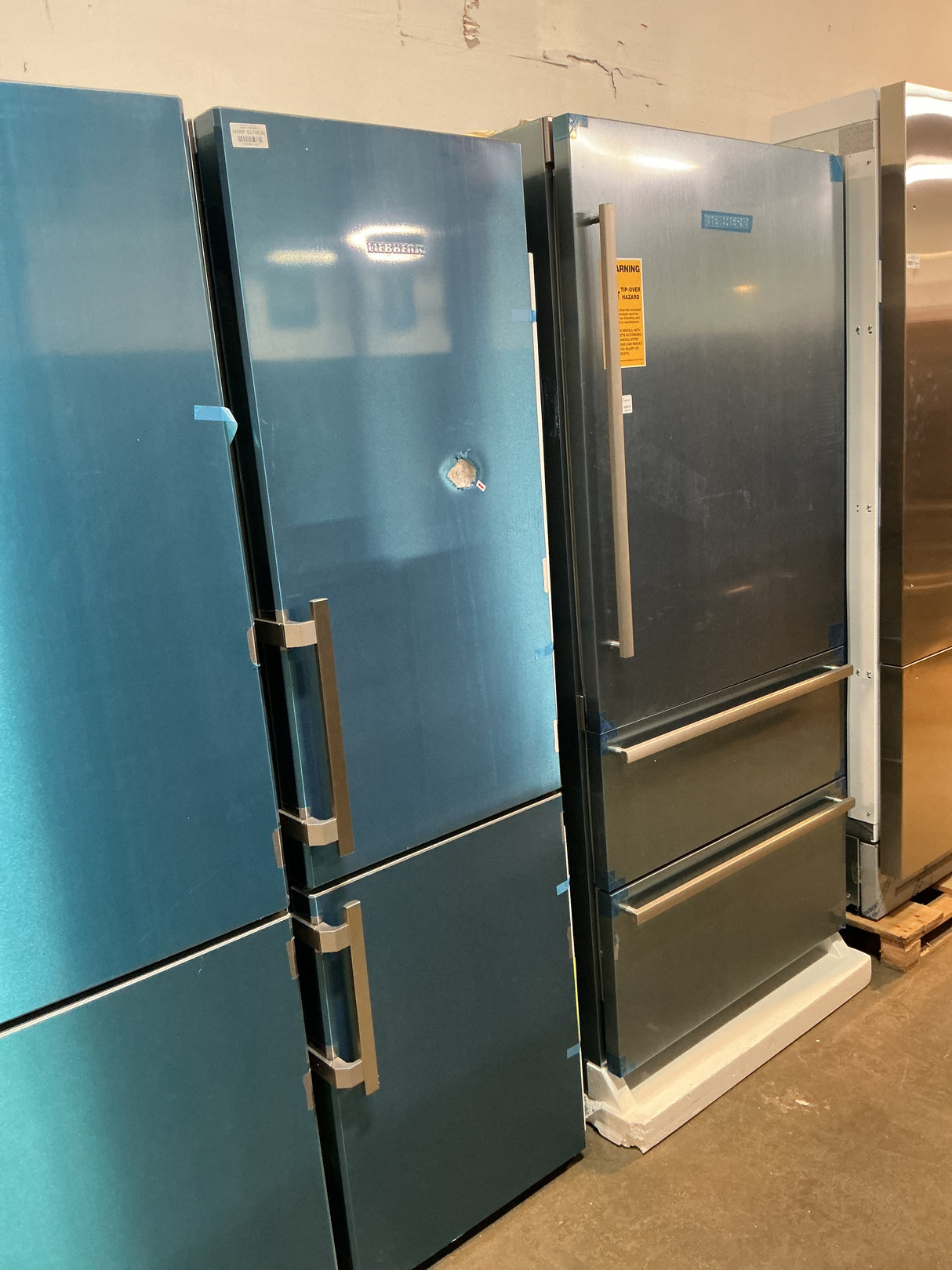Liebherr SCB5790IM Bottom Freezer Refrigerator (Open Box / Scratch & Dent)