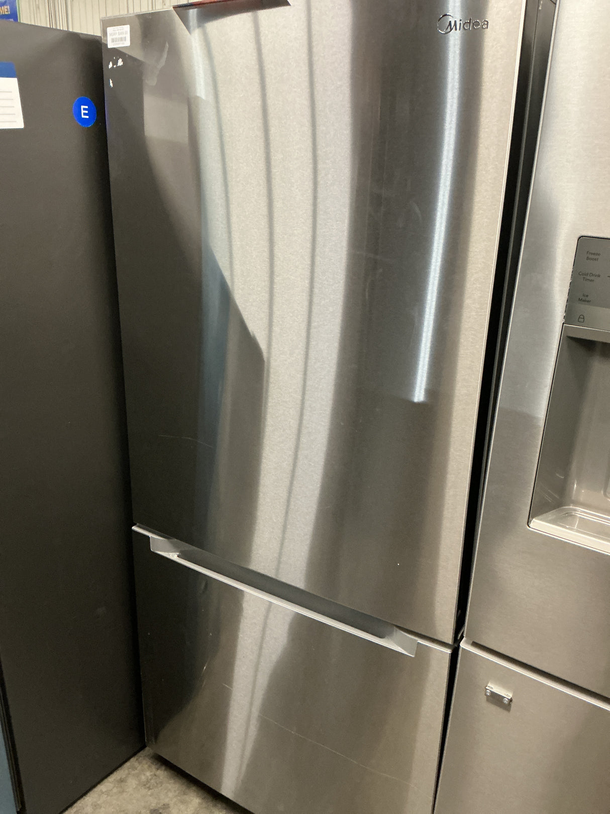 Midea MRB19B7AST Bottom Freezer Refrigerator (Open Box / Scratch & Dent)