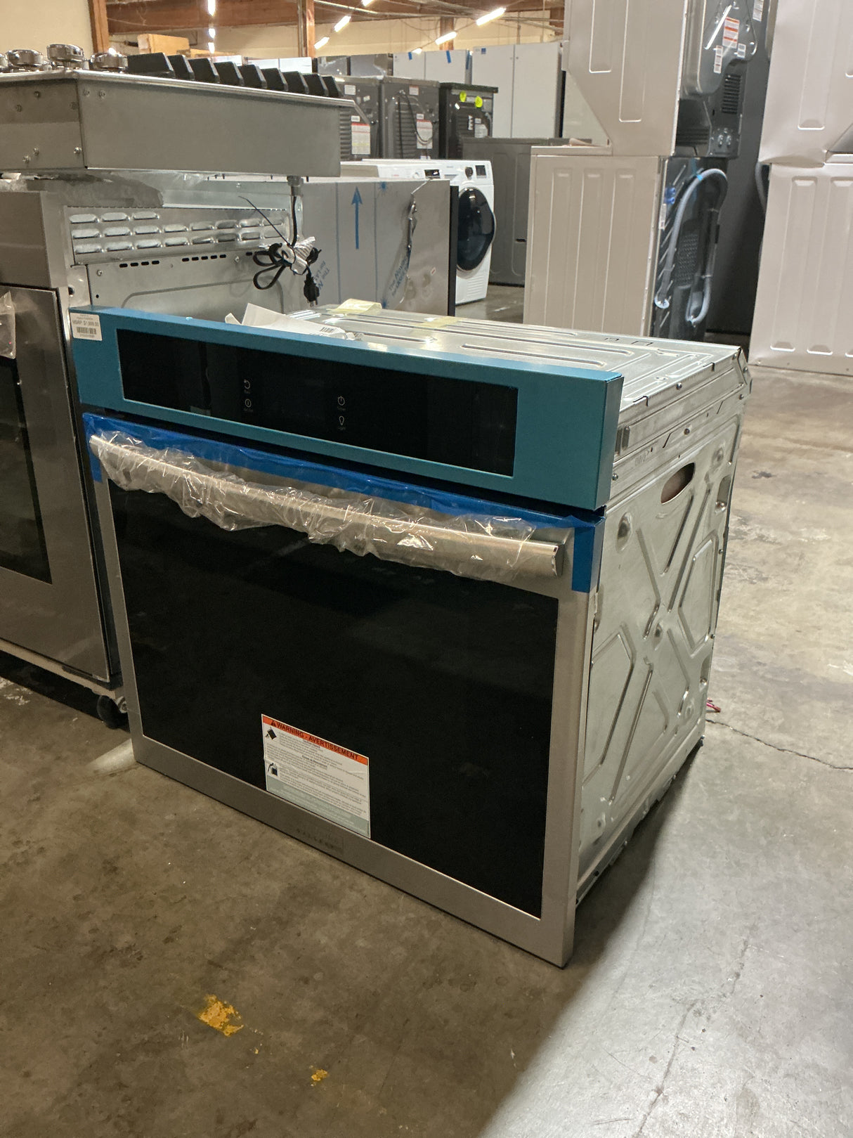 Frigidaire FCWS3027AS Single Wall Oven (Open-Box / Scratch & Dent)