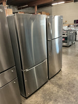 Midea MRB19B7AST Bottom Freezer Refrigerator (Open Box / Scratch & Dent)