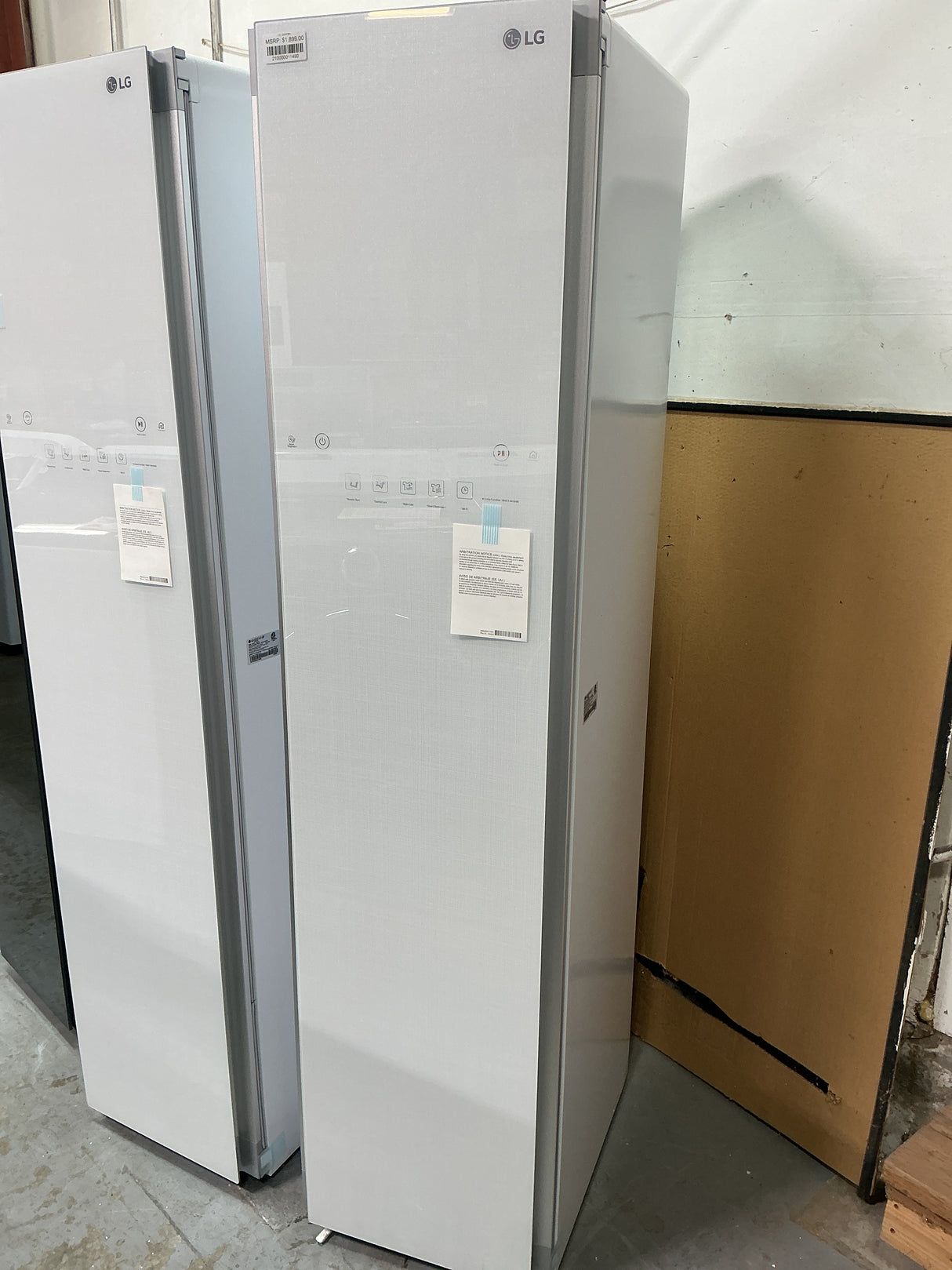 LG S3WFBN Garment Steamer (Open-Box / Scratch & Dent)