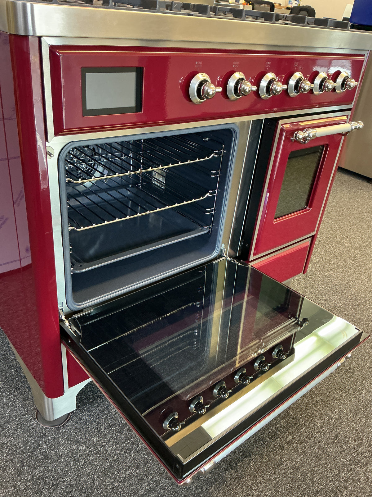 Ilve UMD10FDNS3-BUG Dual Fuel Range (Open Box / Scratch & Dent)