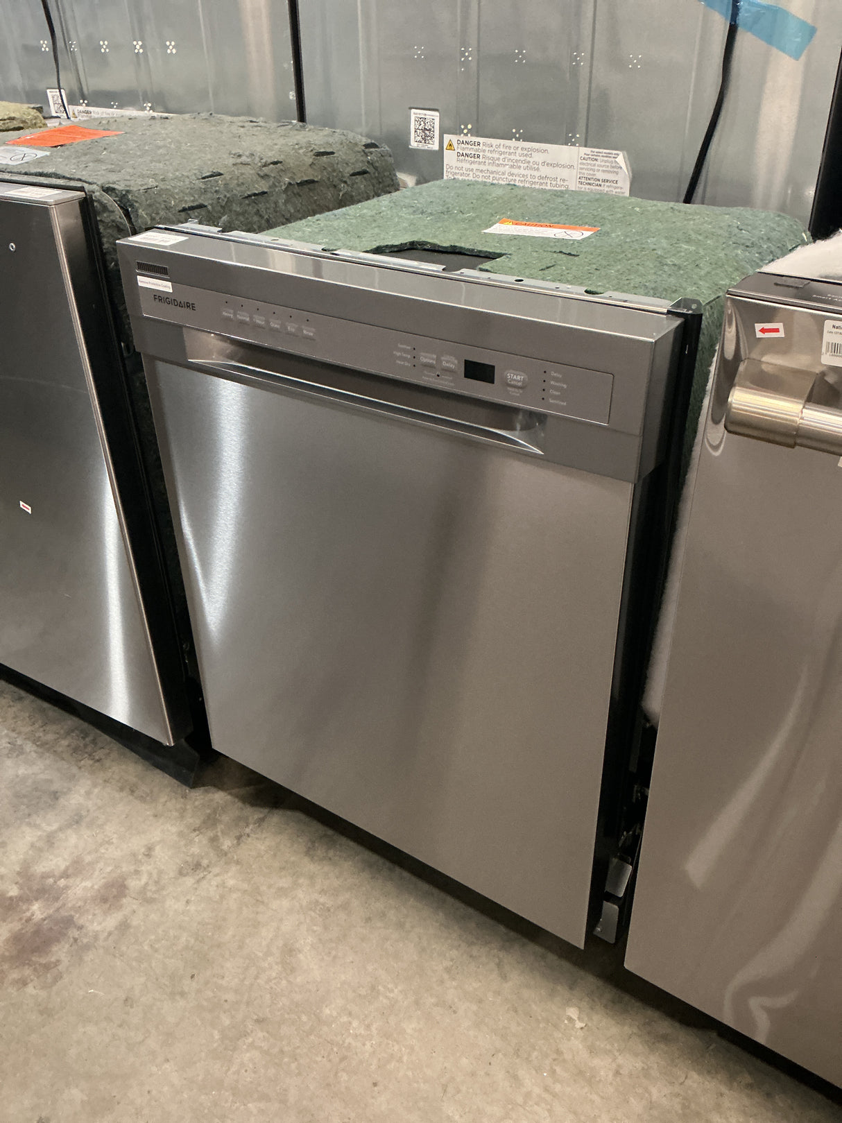 Frigidaire FFBD2420US Front Control Built-In Dishwasher (Open-Box / Scratch & Dent)