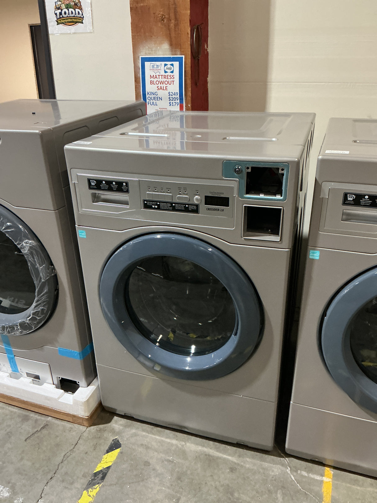 Crossover WHLFP817MC2 Commercial Front Load Washing Machine (Open-Box / Scratch & Dent)