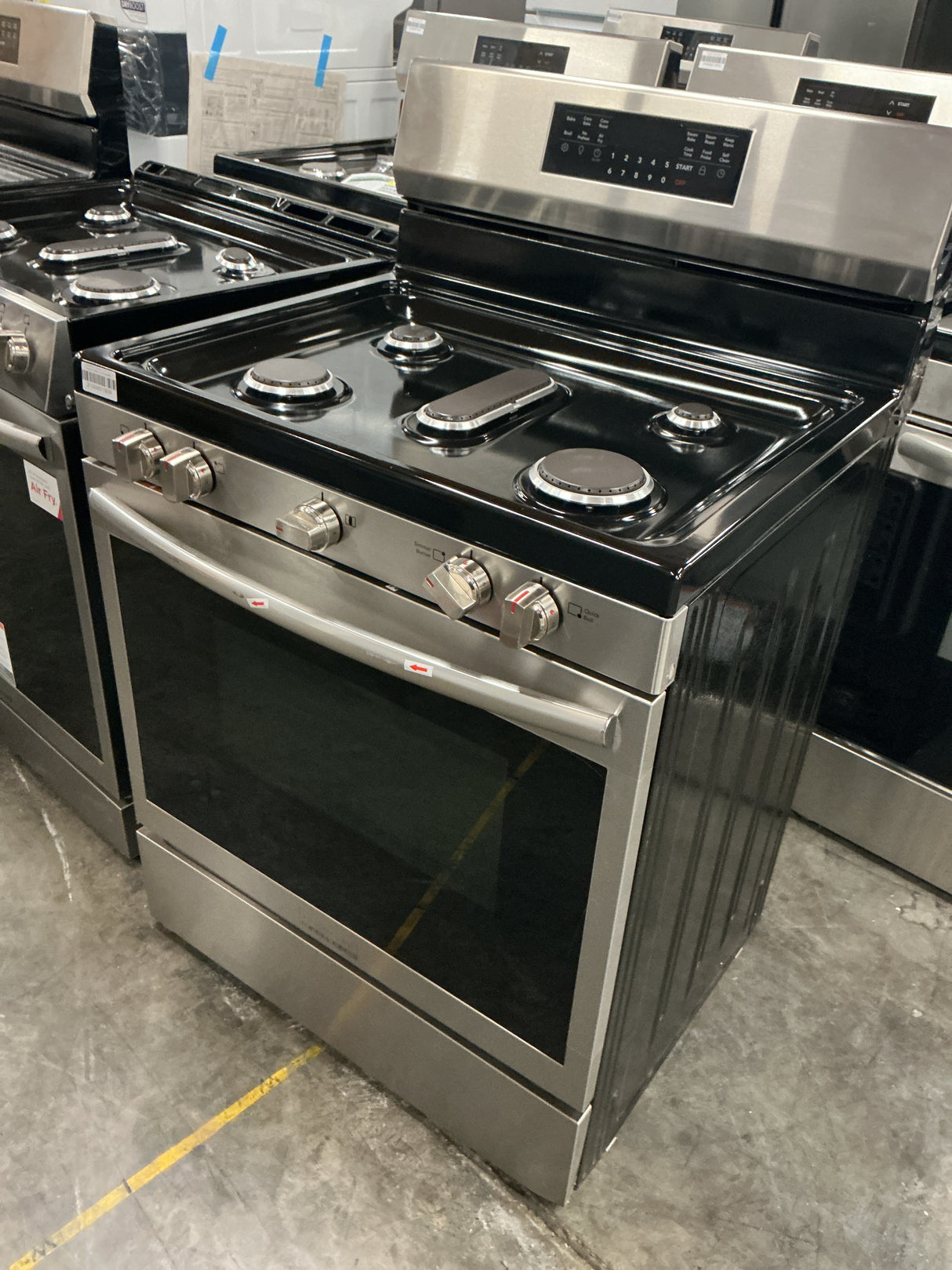 Frigidaire Gallery GCFG3060BF Gas Range (Open Box / Scratch & Dent)