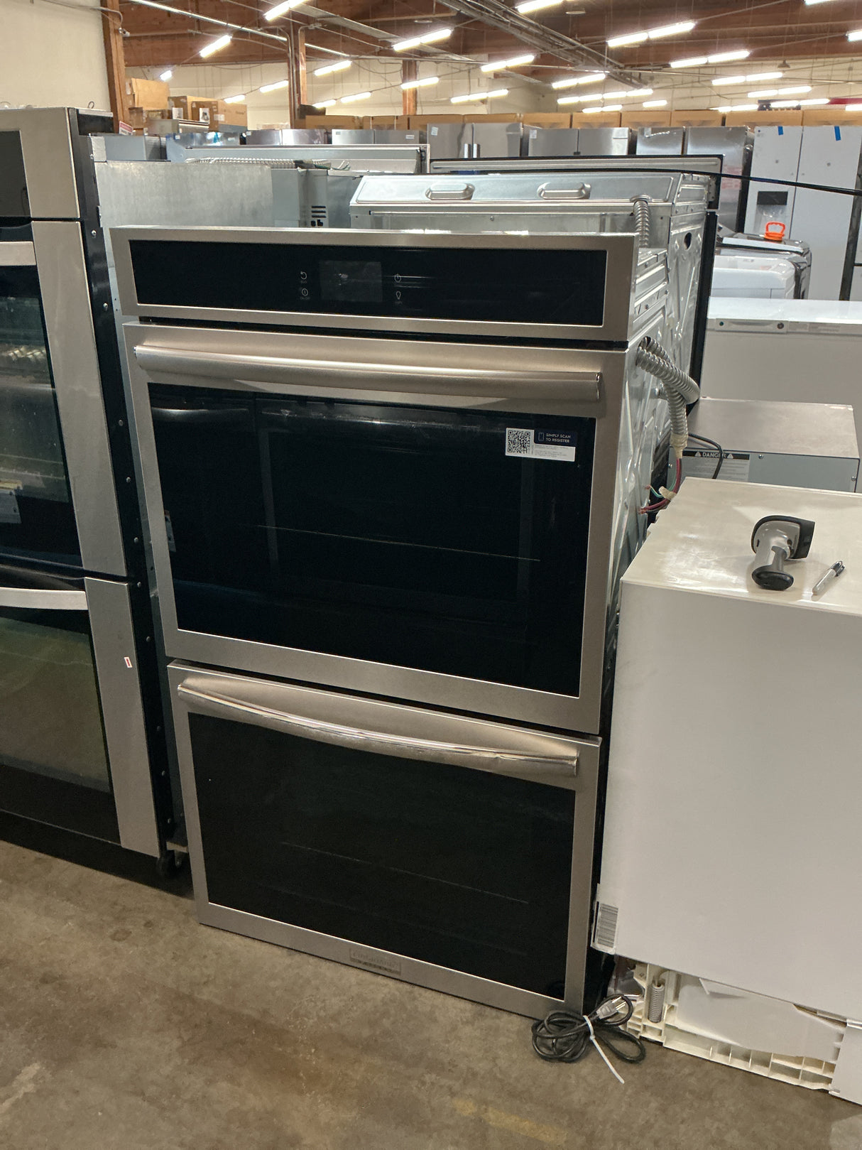 Frigidaire Gallery GCWD3067AF Double Wall Oven (Open-Box / Scratch & Dent)