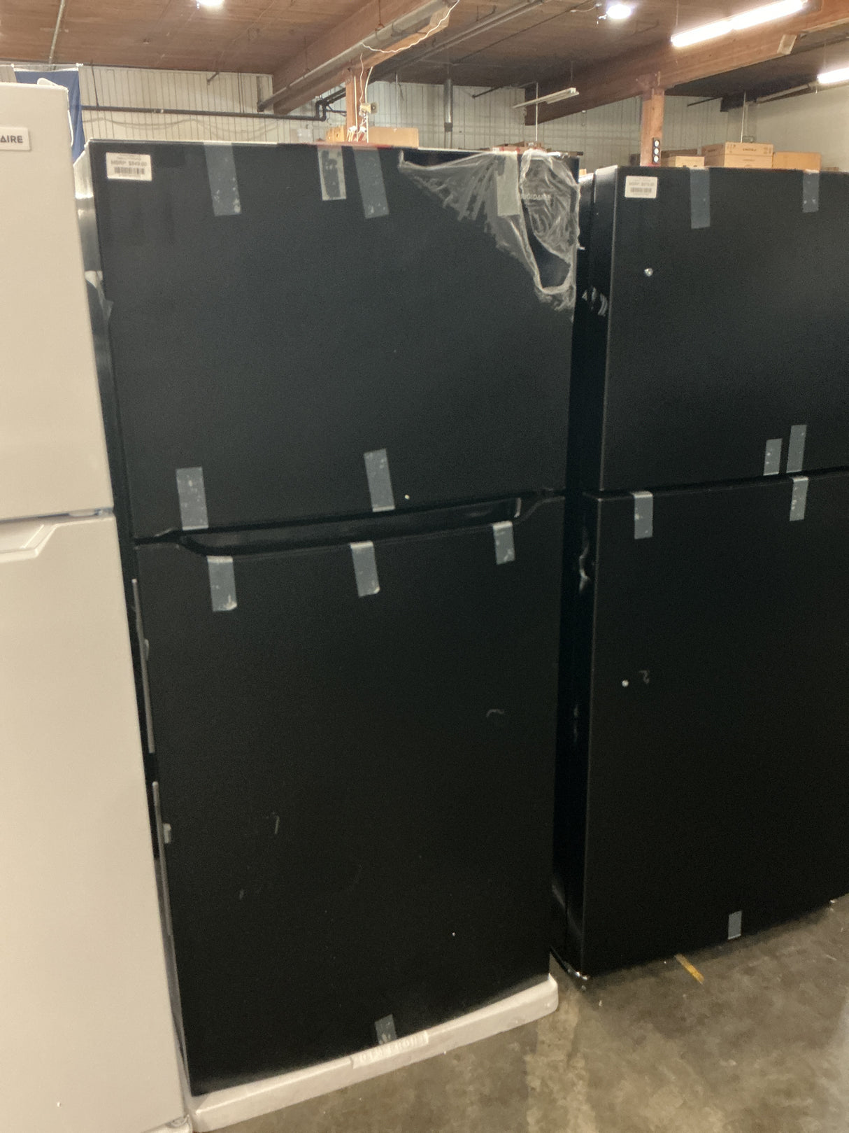 Frigidaire FFTR2045VB Top Freezer Refrigerator (Open Box / Scratch & Dent)