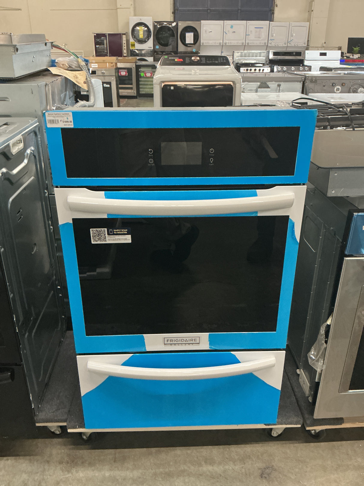 Frigidaire Gallery GCWG2438AW Single Wall Oven