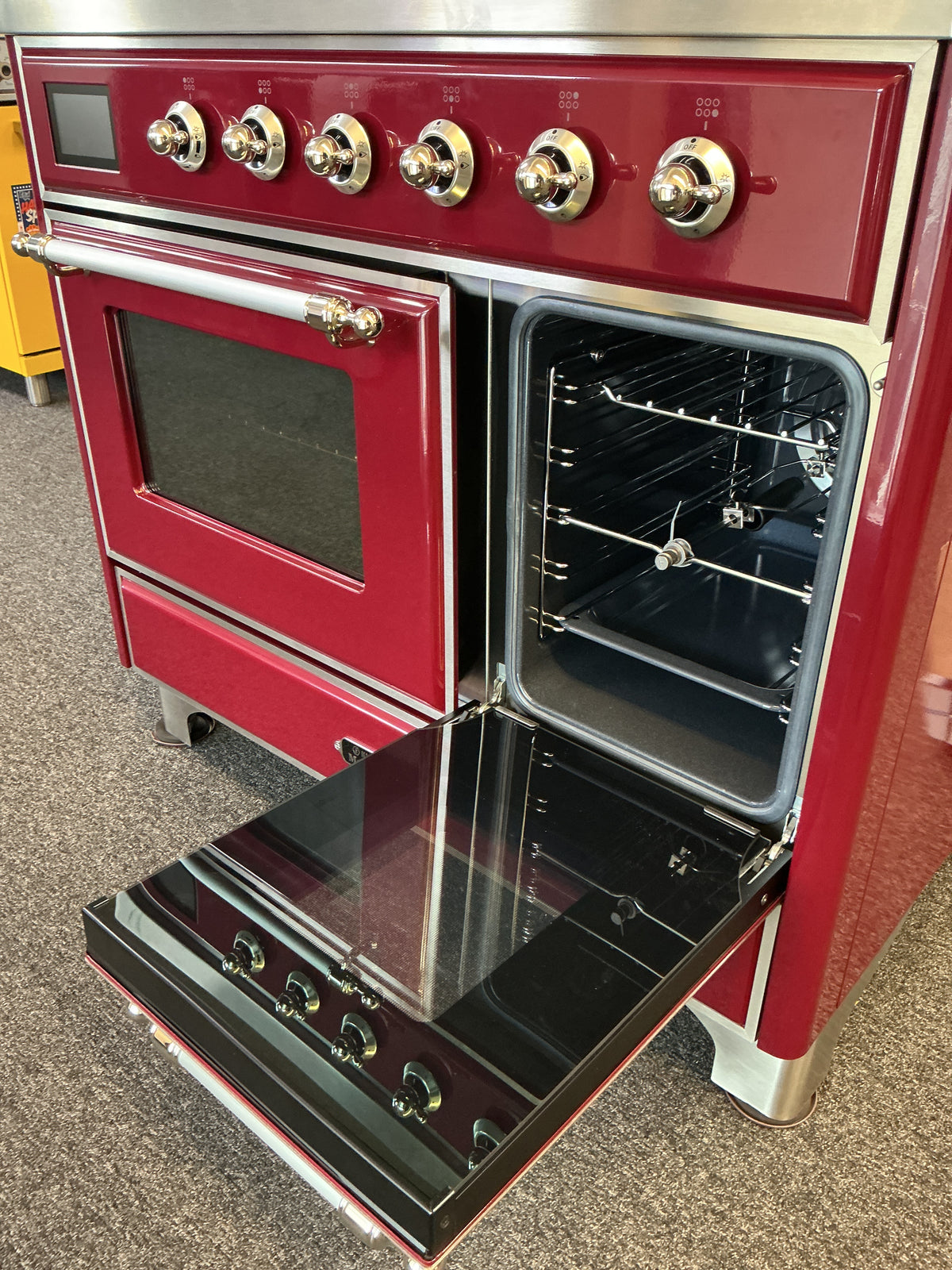 Ilve UMD10FDNS3-BUG Dual Fuel Range (Open Box / Scratch & Dent)
