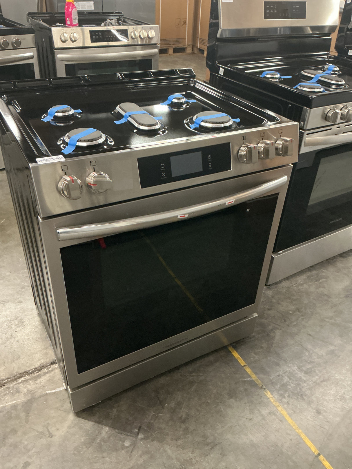 Frigidaire Gallery GCFG3060BF Gas Range (Open Box / Scratch & Dent)