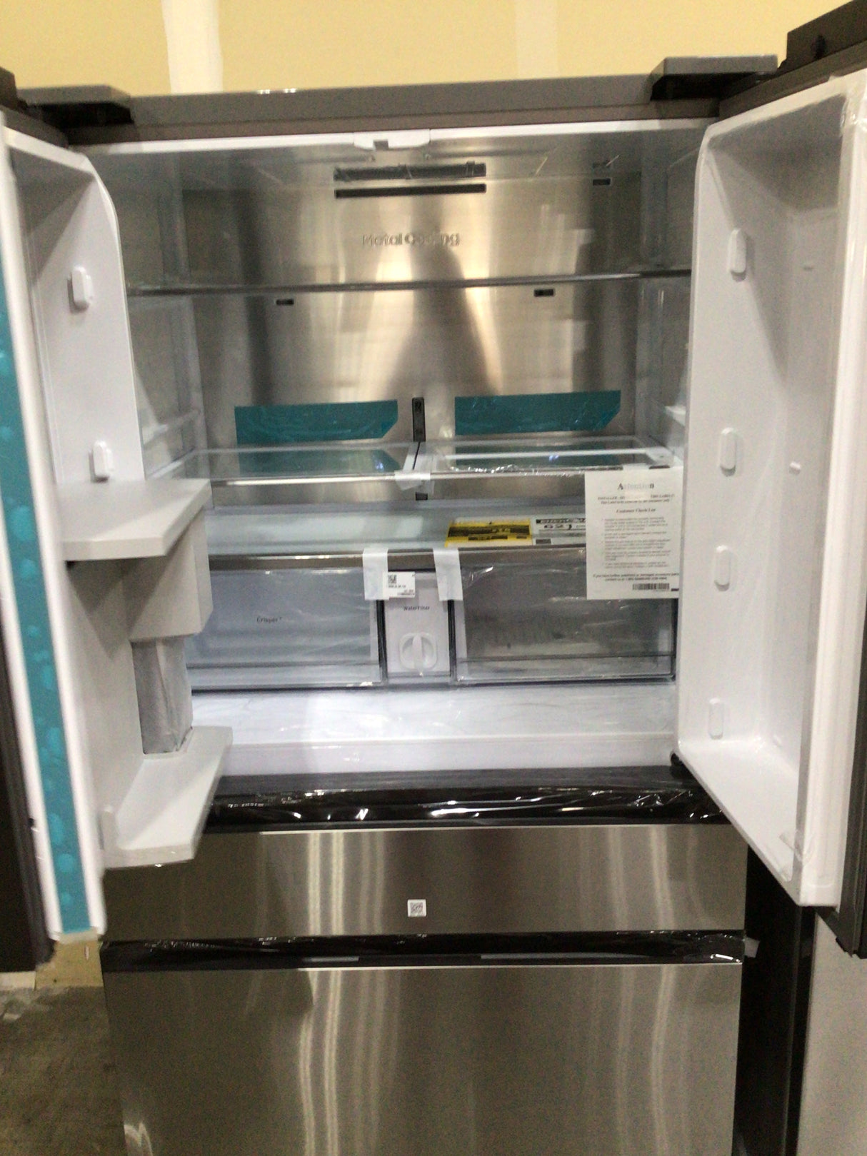 Samsung RF23BB8600QLAA French Door Refrigerator (Open-Box / Scratch & Dent)