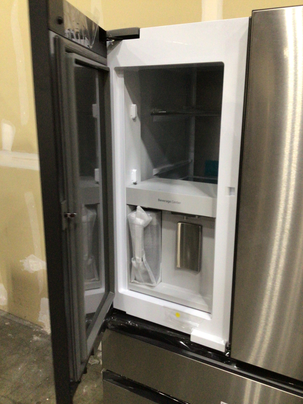 Samsung RF23BB8600QLAA French Door Refrigerator (Open-Box / Scratch & Dent)
