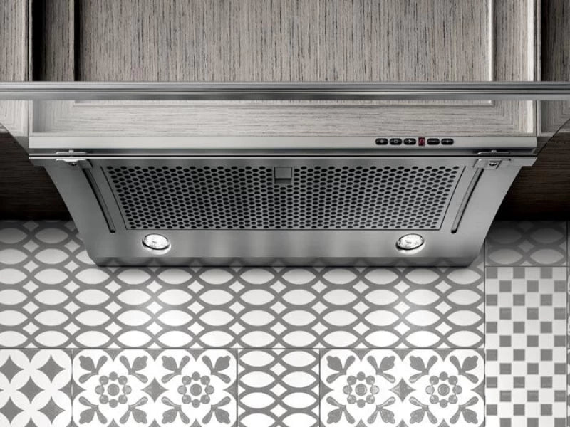 Elica EGL430S1 EL-30" UC HOOD GLIDE SS & CLEAR GLASS installed above patterned tiles.
