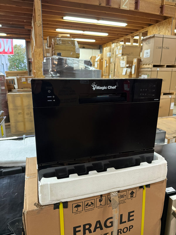 Magic Chef MCSCD6B5 - 6-Place Setting Countertop Dishwasher, Black