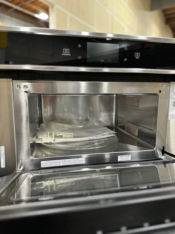 Whirlpool built-in microwave interior view