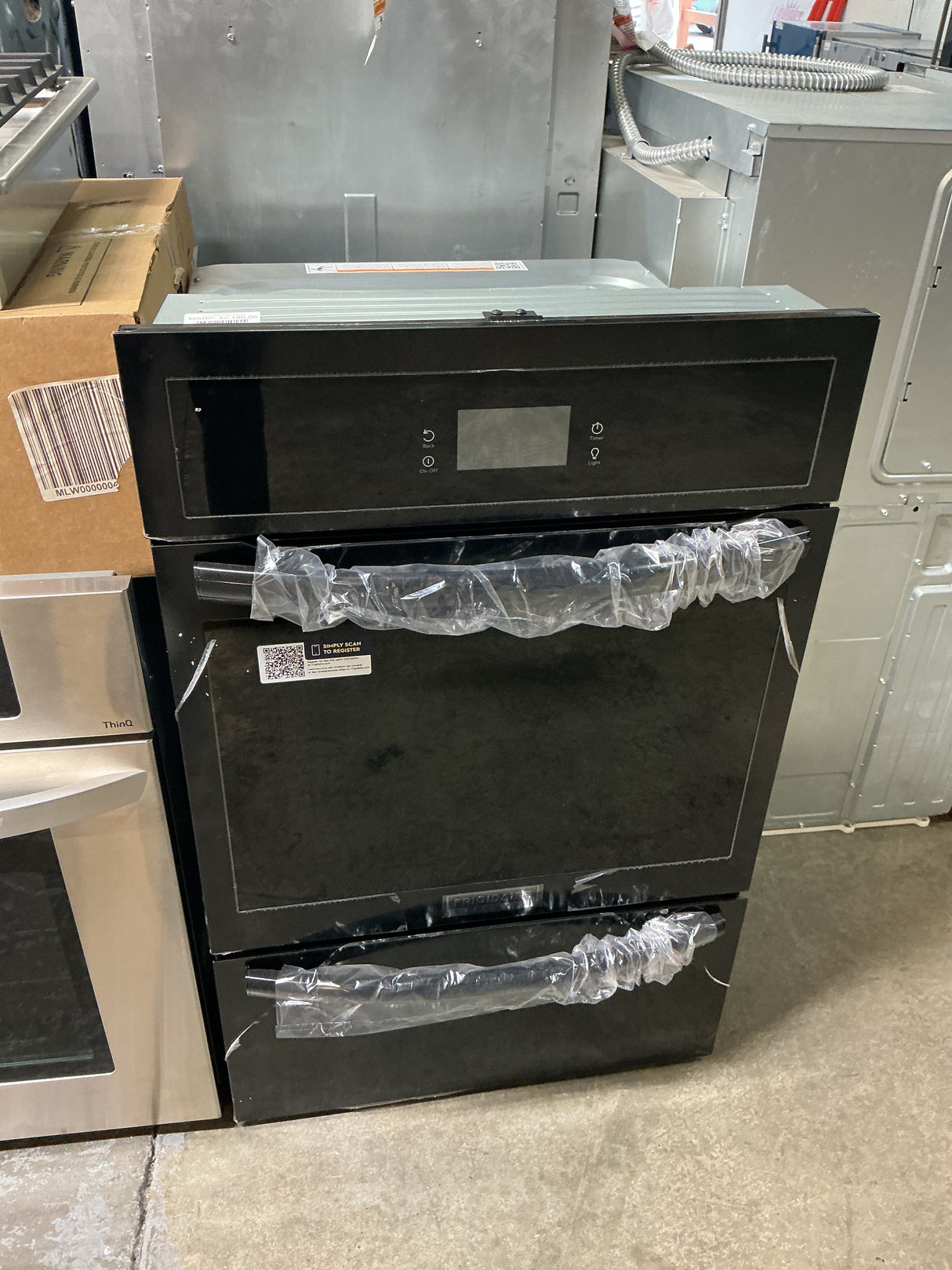 Frigidaire GCWG2438AB Single Wall Oven (Open-Box / Scratch & Dent)