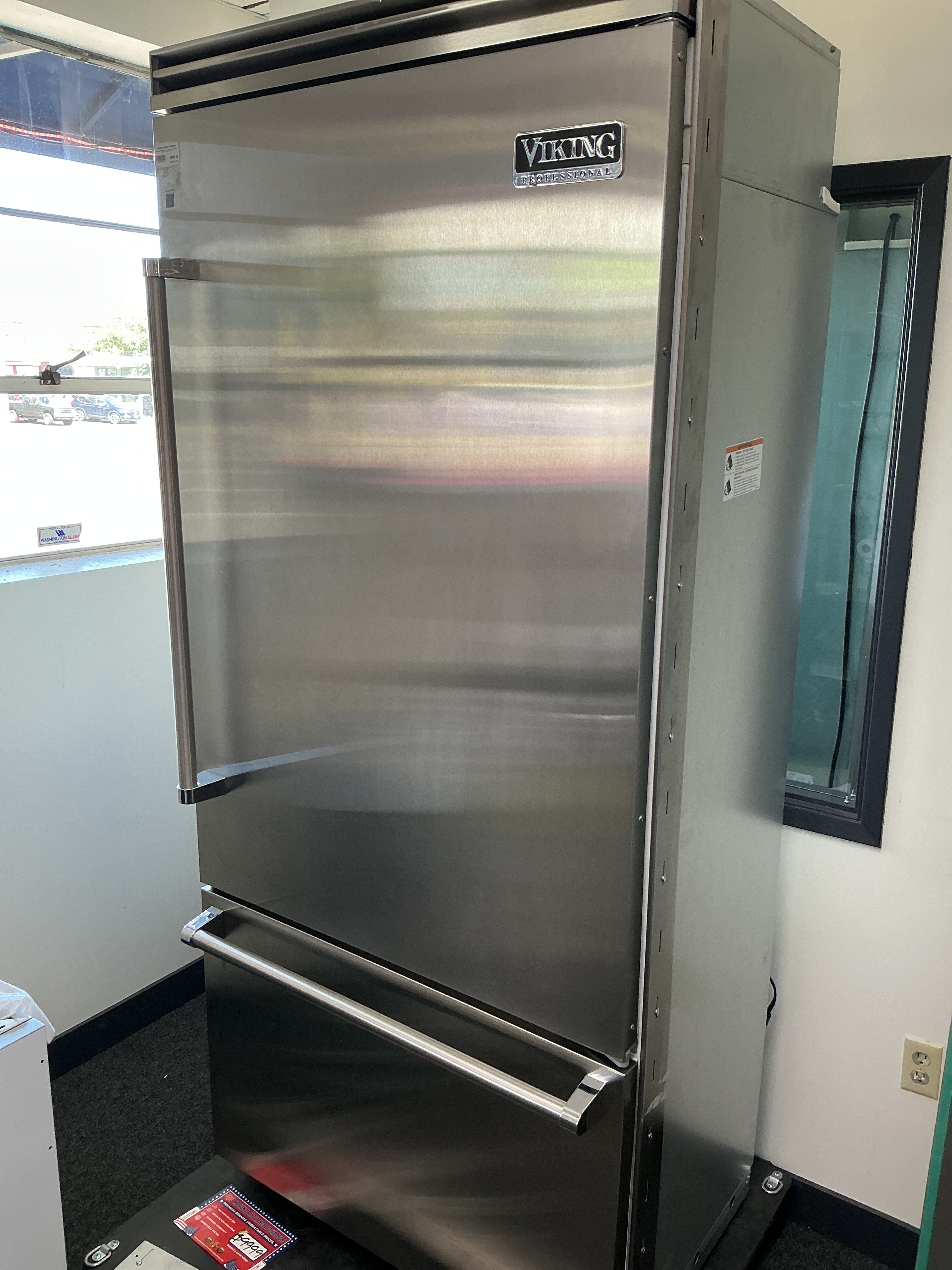 Viking VCBB5363ERSS Built-In Bottom Freezer Refrigerator (Open Box