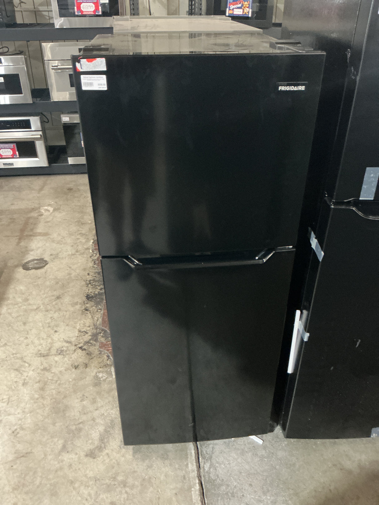 Frigidaire FFET1022UB Top Freezer Refrigerator (Open-Box / Scratch & Dent)