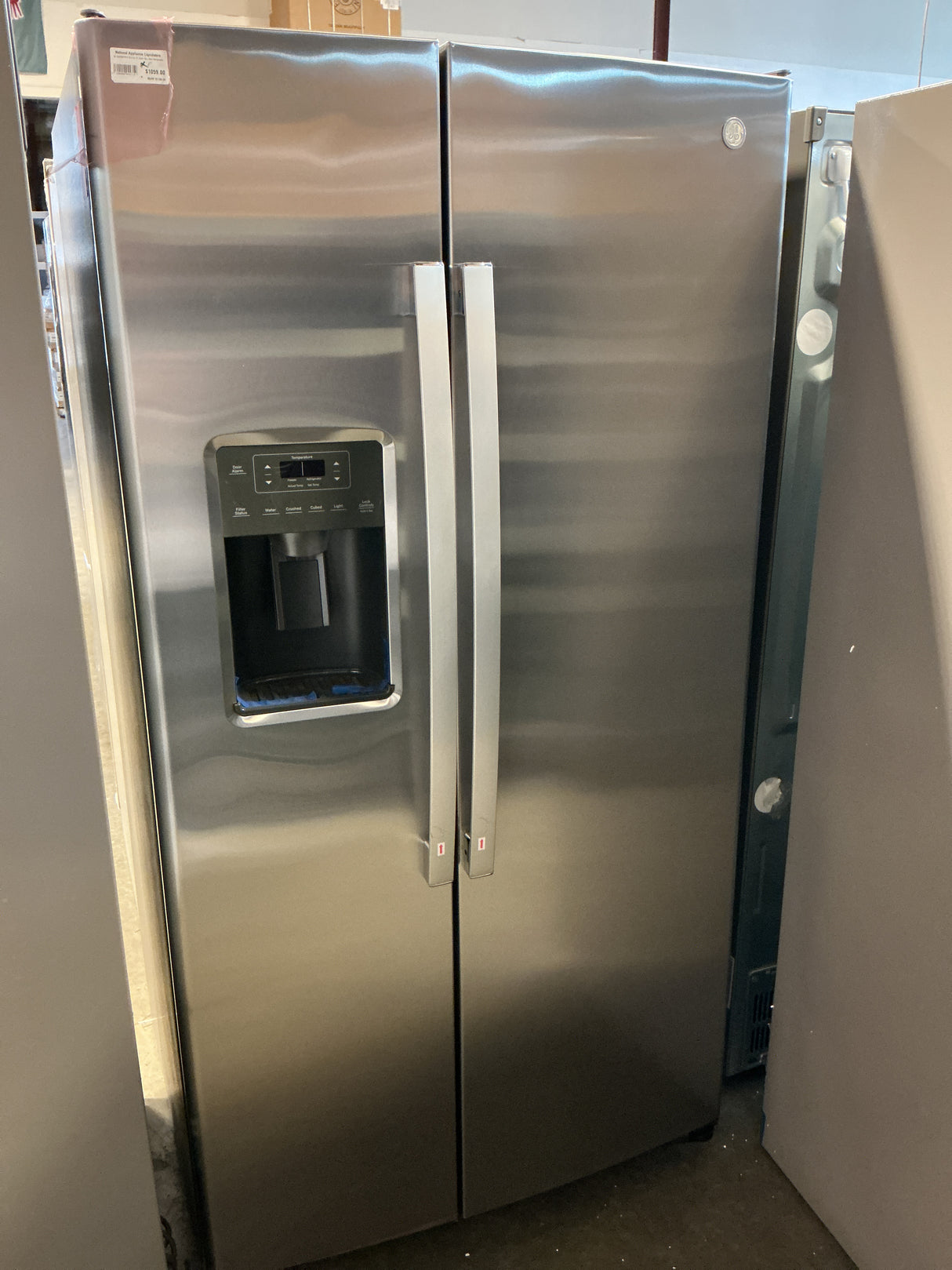 GE GSS25GYPFS Side-by-Side Refrigerator (Open Box / Scratch & Dent)
