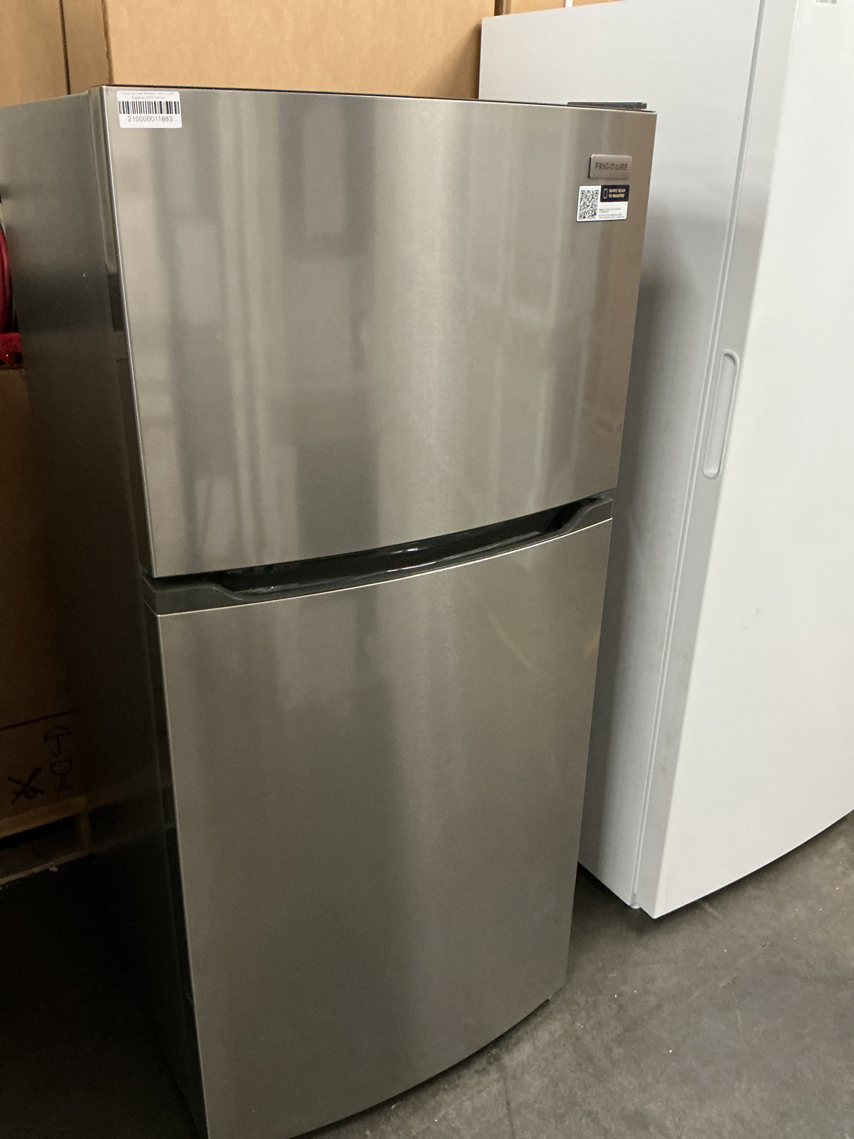 Frigidaire FFHT1425VV Top Freezer Refrigerator (Open Box / Scratch & Dent)