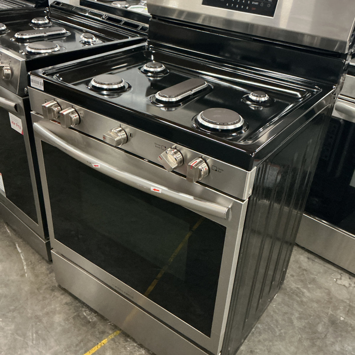 Frigidaire Gallery GCFG3060BF Gas Range (Open Box / Scratch & Dent ...