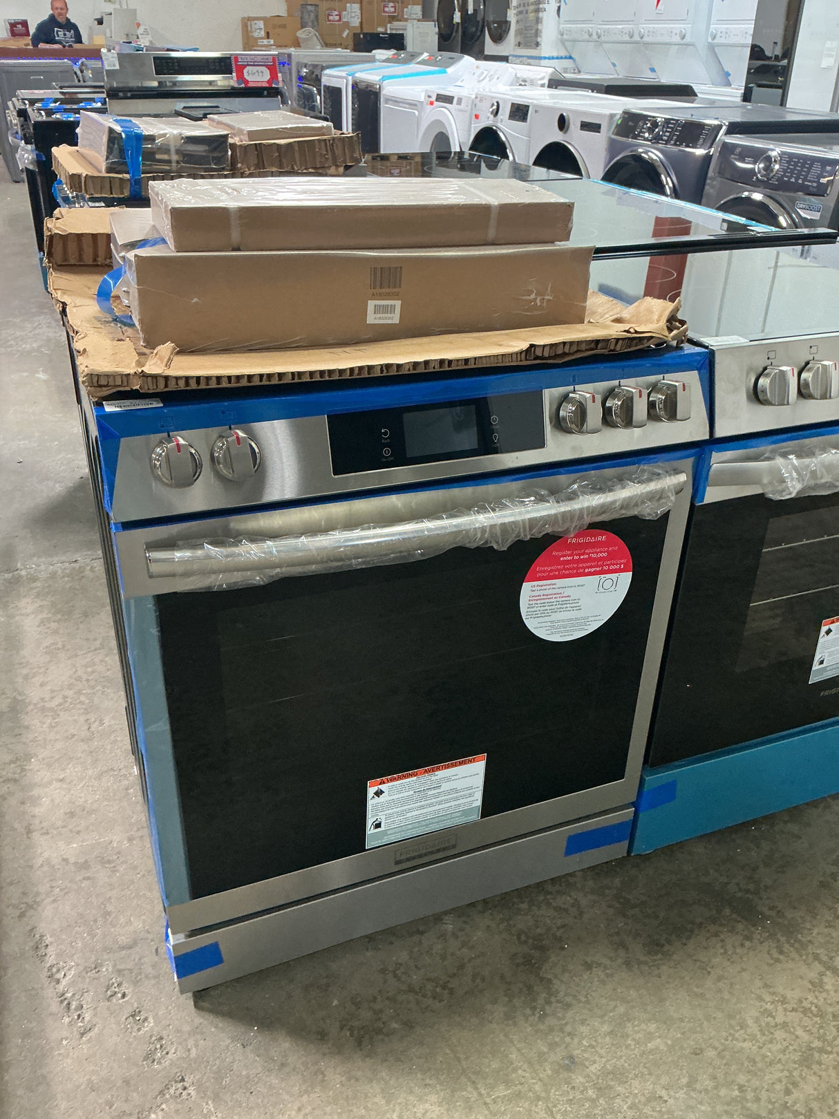 Frigidaire Gallery GCFG3060BF Gas Range (Open Box / Scratch & Dent)