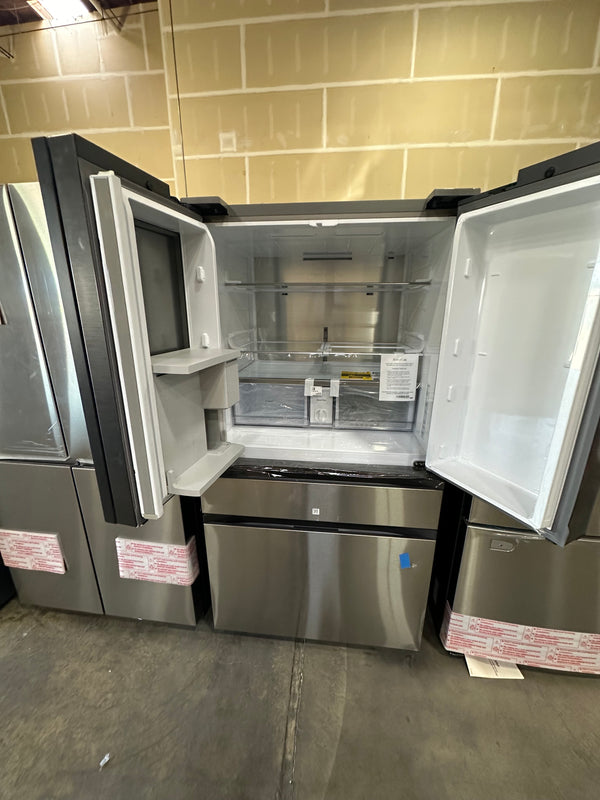 SAMSUNG 4-Door Refrigerator with Beverage Center
